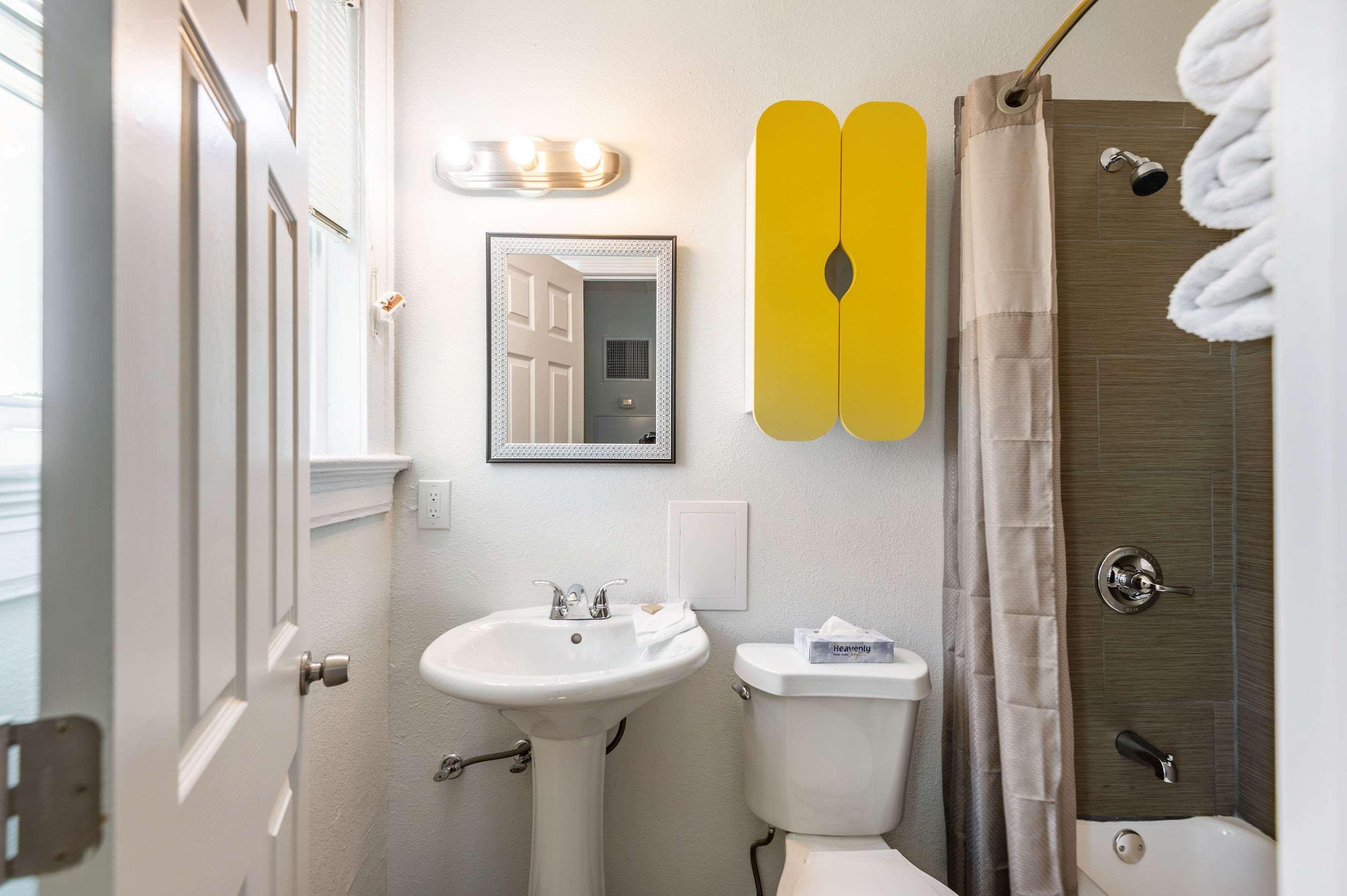 Quality & Kansas Downtown Hotel 2*