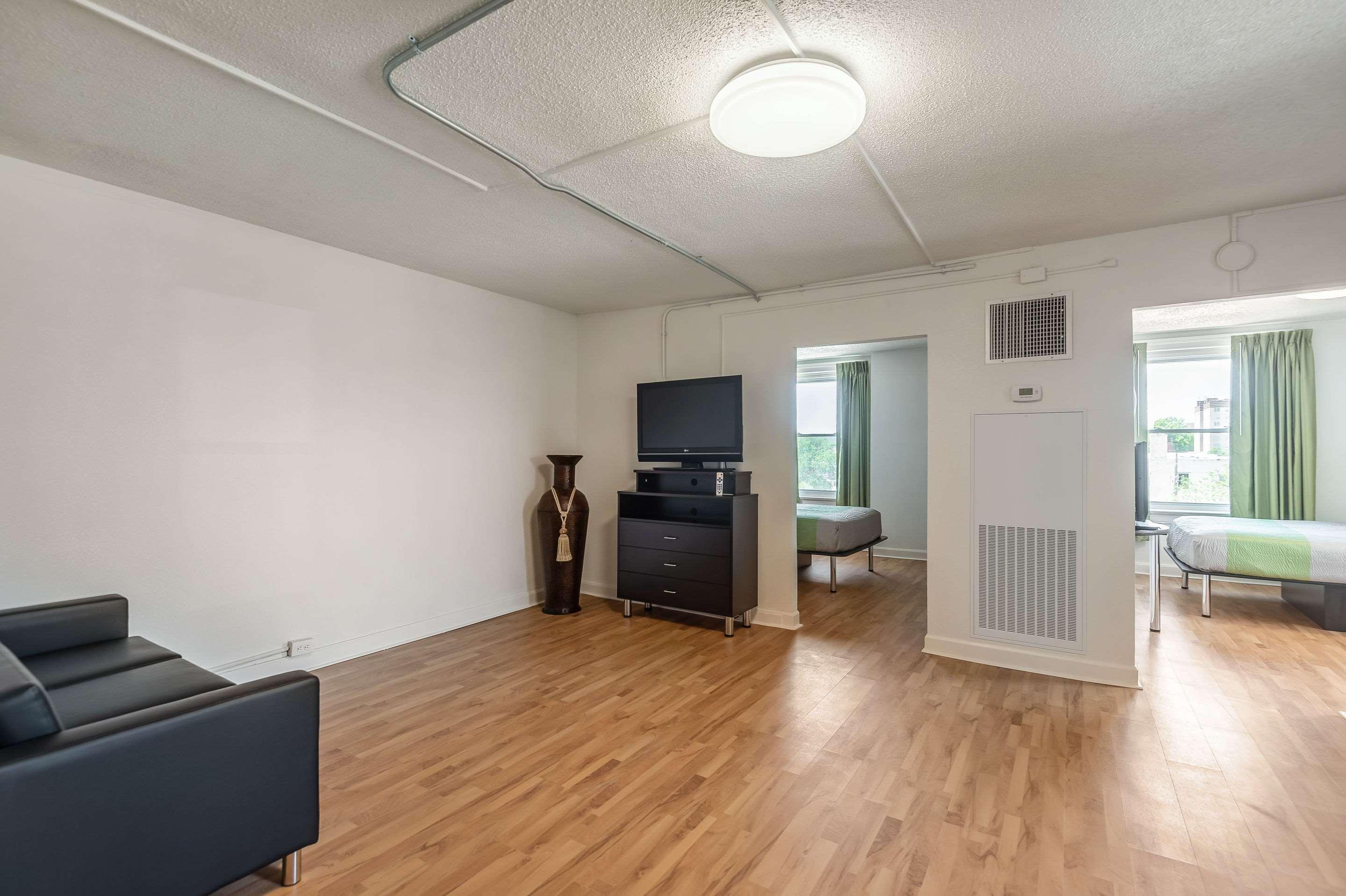 Hotel Quality & Kansas Downtown 2*