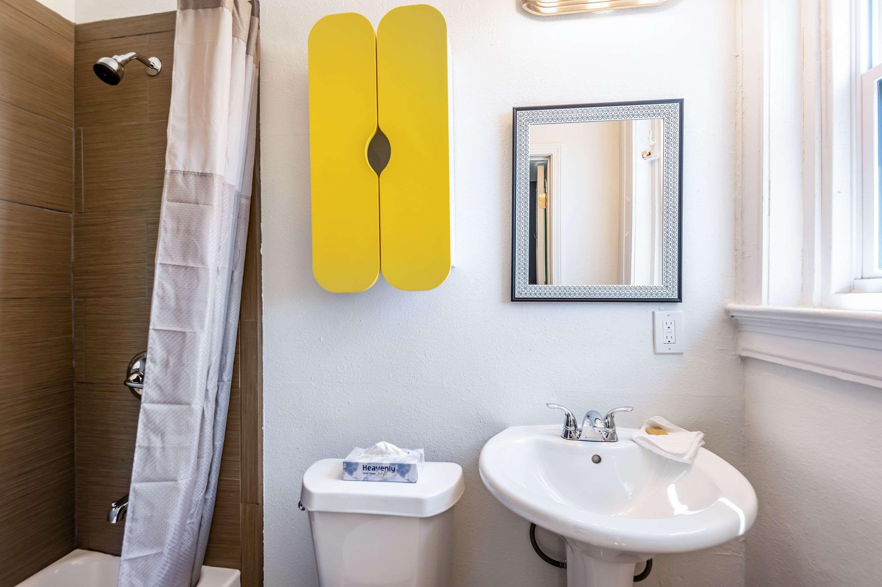 Quality & Kansas Downtown Hotel 2*